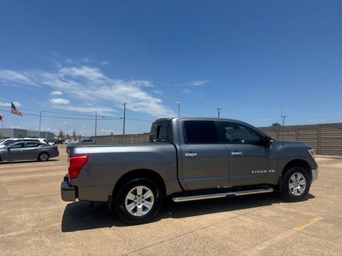 Used 2018 Nissan Titan SV w/ SV Convenience Package RWD image 22
