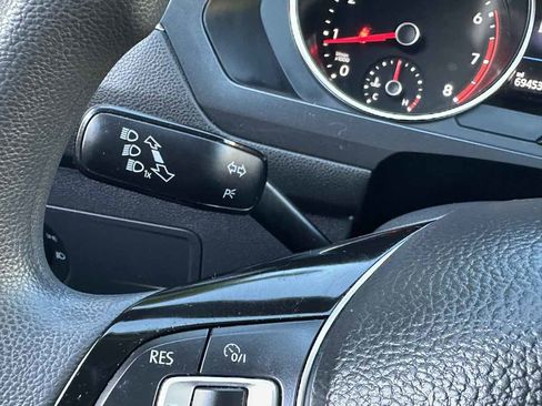 Used 2018 Volkswagen Tiguan S image 37