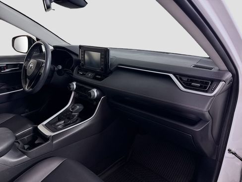 Certified 2020 Toyota RAV4 XLE Premium image 19