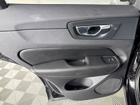 Used 2025 Volvo XC60 B5 Plus image 25