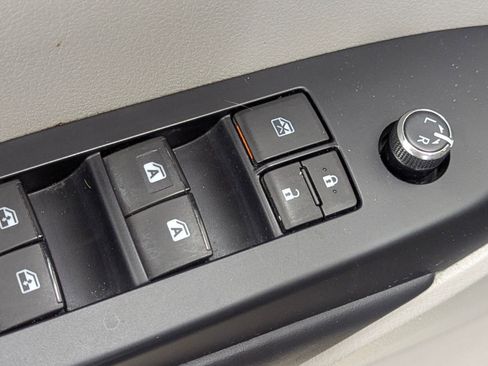 Used 2019 Toyota Highlander XLE image 22