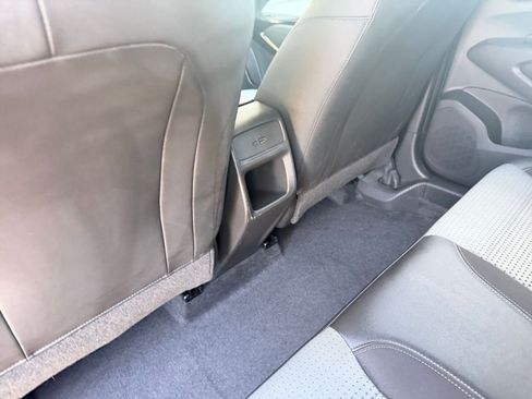 Used 2025 Chevrolet Trax LT FWD image 23