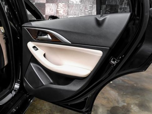 Used 2018 INFINITI QX30 Premium w/ Technology Package image 44