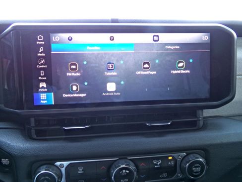 Used 2024 Jeep Wrangler Unlimited w/ Technology Group AWD/4WD image 8