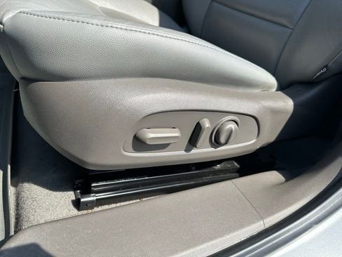 Used 2017 Chevrolet Malibu Premier w/ Premier Sun and Wheel Package FWD image 7