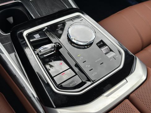 New 2026 BMW 750e xDrive AWD/4WD image 29