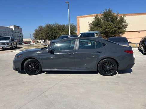 Used 2025 Toyota Camry SE image 7