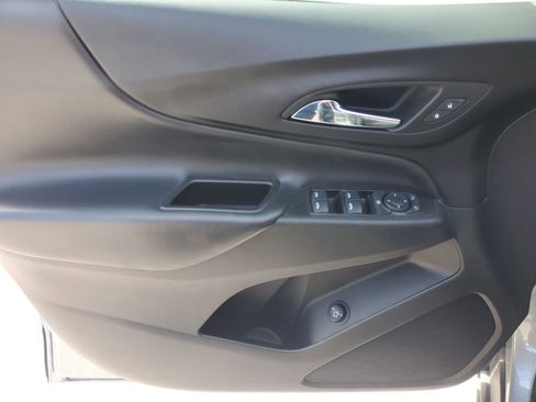 Used 2023 Chevrolet Equinox LT image 19