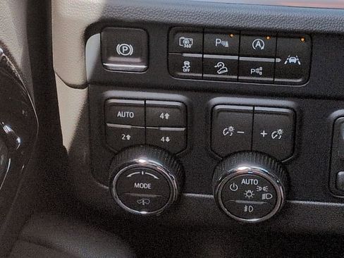 New 2026 Chevrolet Tahoe High Country AWD/4WD image 18