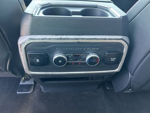 Used 2022 Ford Expedition Limited RWD image 16