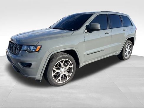 Used 2022 Jeep Grand Cherokee Laredo X image 9