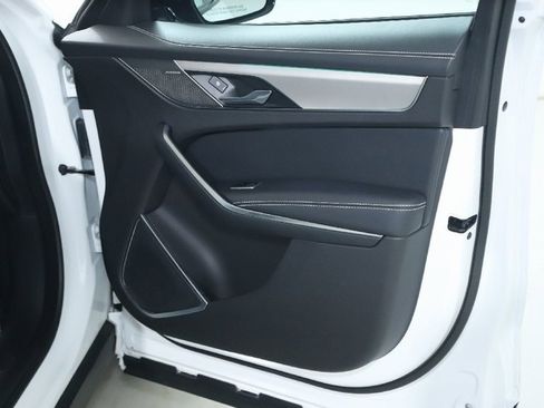 Used 2025 Jaguar F-PACE R-Dynamic S image 34