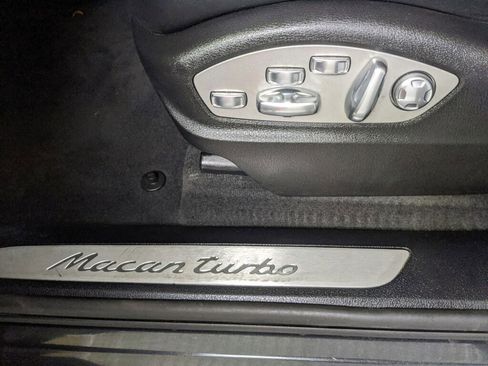 Used 2018 Porsche Macan Turbo image 30