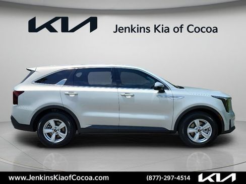 New 2026 Kia Sorento LX FWD image 3