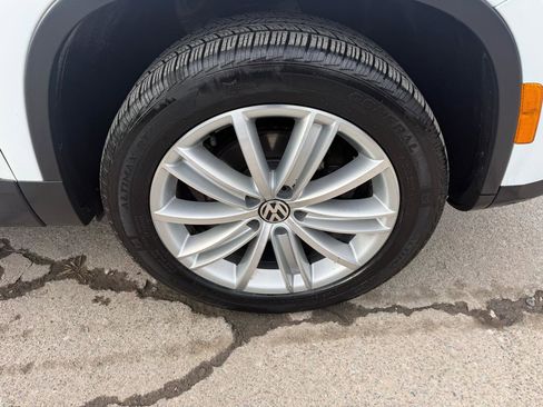 Used 2016 Volkswagen Tiguan SE image 9