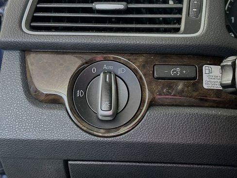 Used 2014 Volkswagen Passat TDI SEL Premium image 10