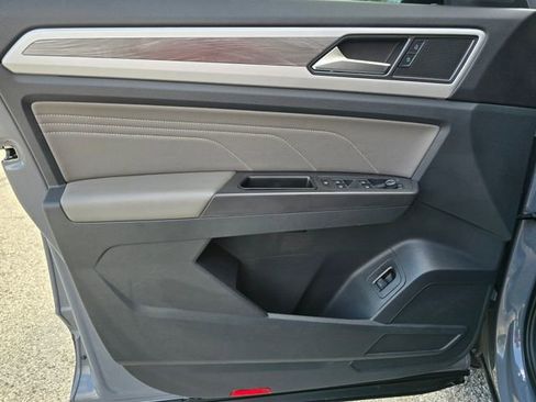 Used 2022 Volkswagen Atlas Cross Sport SE w/ Panoramic Sunroof Package AWD/4WD image 19