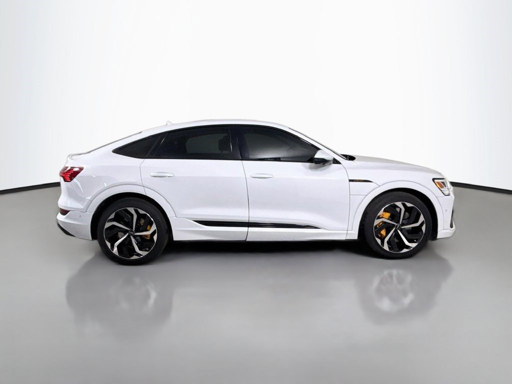 Used 2022 Audi e-tron Premium Plus w/ Premium Plus Package AWD/4WD image 11