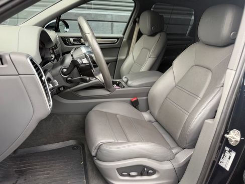 Certified 2023 Porsche Cayenne Platinum Edition AWD/4WD image 5
