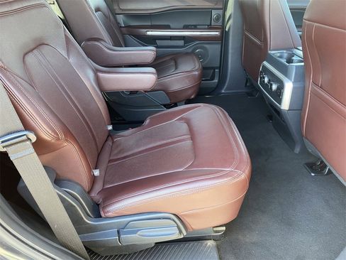 Used 2023 Ford Expedition Limited image 11