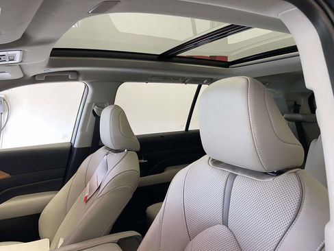 Certified 2026 Toyota Grand Highlander Platinum image 14