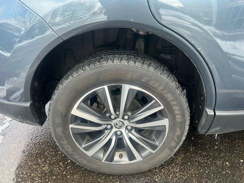 Used 2021 Toyota Venza LE w/ Carpet Mat Package (TMS) image 20