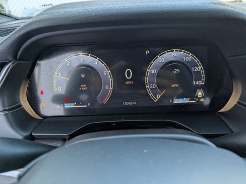 Used 2024 Jeep Grand Cherokee Limited image 15