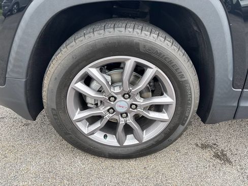 Used 2023 GMC Terrain SLT AWD/4WD image 9