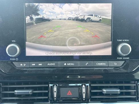 Used 2025 Nissan Pathfinder SV FWD image 32