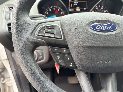 Used 2019 Ford Escape SE image 18