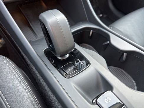 Certified 2025 Volvo XC40 B5 Core image 17