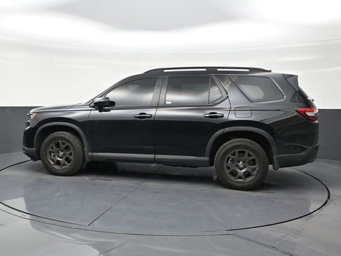 Used 2025 Honda Pilot TrailSport image 2