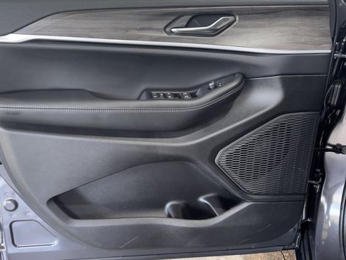 New 2026 Jeep Grand Cherokee Altitude AWD/4WD image 32