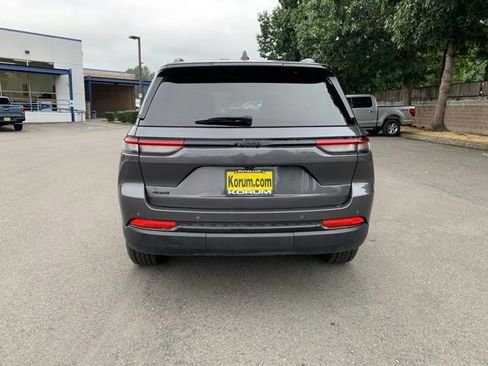 Used 2024 Jeep Grand Cherokee Altitude image 4