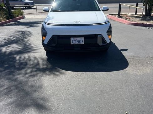 Used 2025 Hyundai Kona SEL FWD image 4