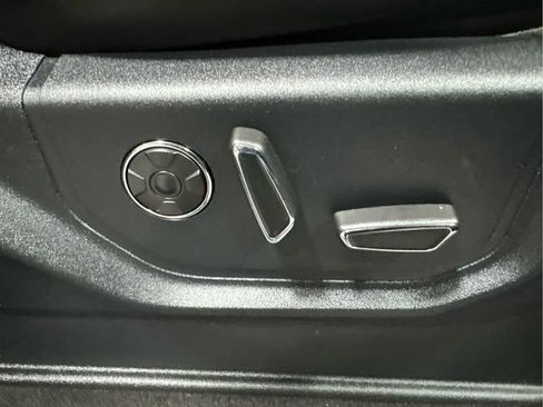 Used 2019 Ford F150 Platinum w/ Equipment Group 701A Luxury AWD/4WD image 30