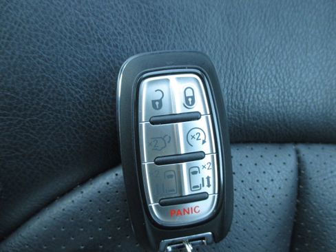 Used 2022 Chrysler Pacifica Touring-L image 26