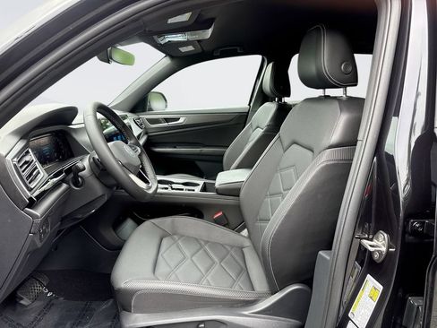 Used 2024 Volkswagen Atlas Cross Sport SE AWD/4WD image 13