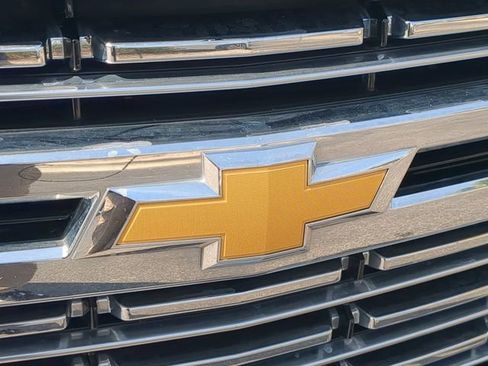 Used 2023 Chevrolet Suburban Premier image 13