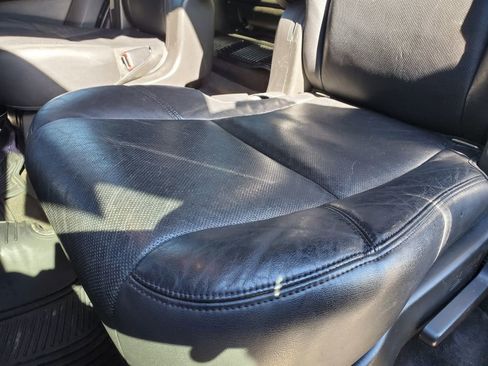 Used 2011 Cadillac Escalade 2WD image 25