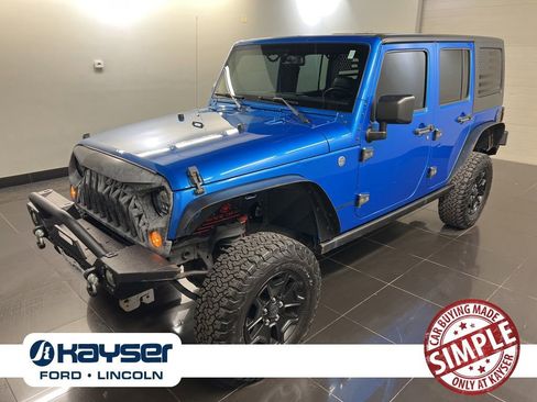 Used 2016 Jeep Wrangler Unlimited Sahara image 3