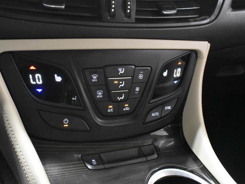 Used 2020 Buick Envision Preferred AWD/4WD image 17