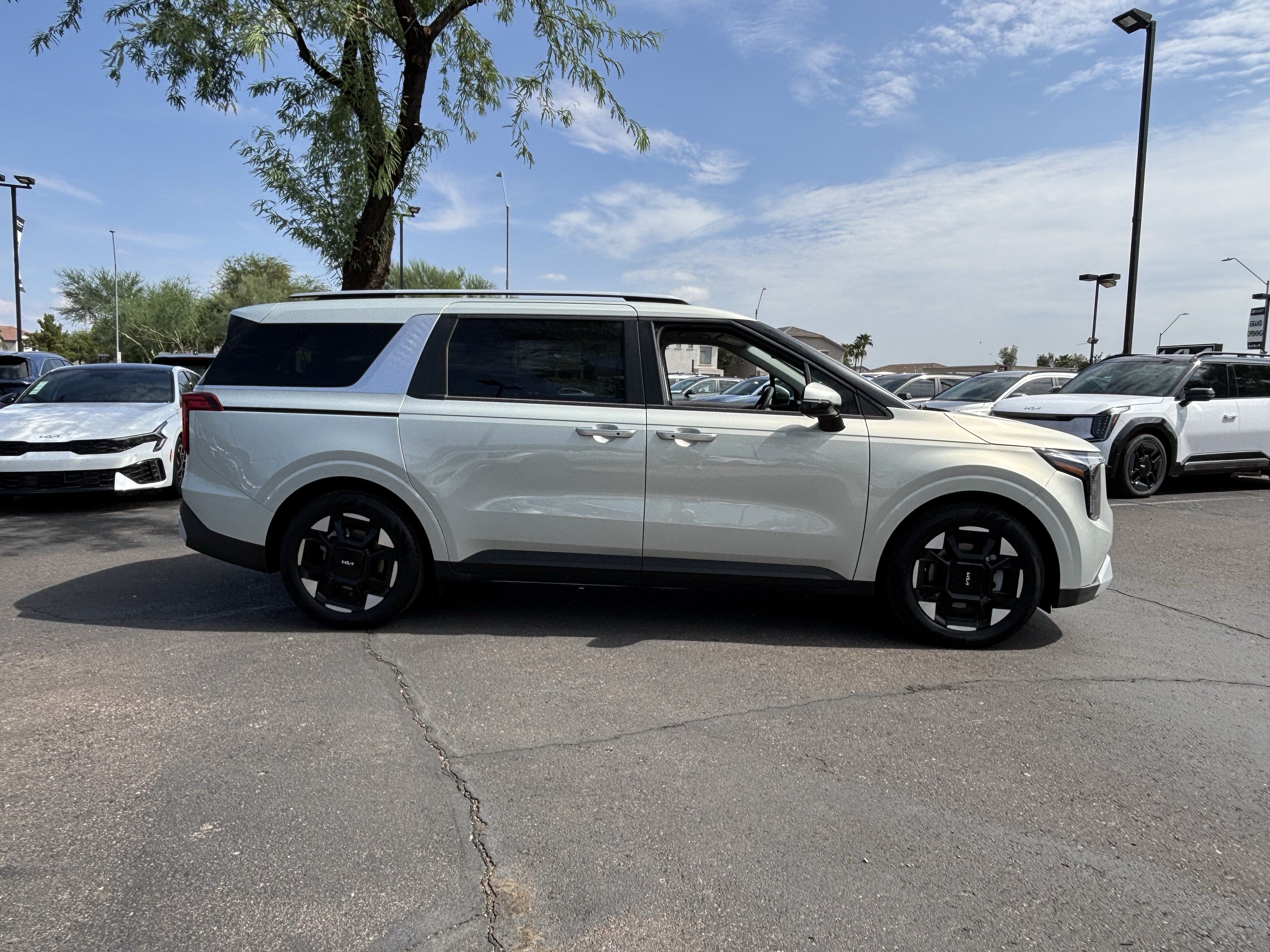 New 2026 Kia Carnival EX FWD image 2