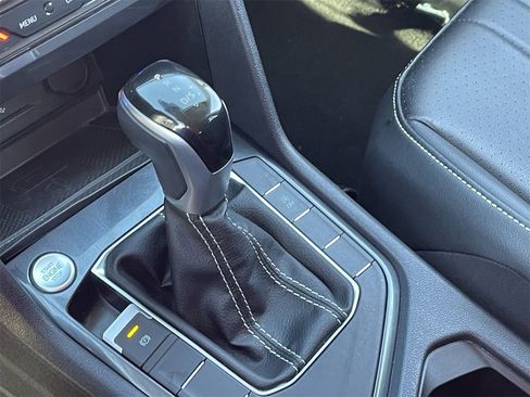 Used 2024 Volkswagen Tiguan SE image 30