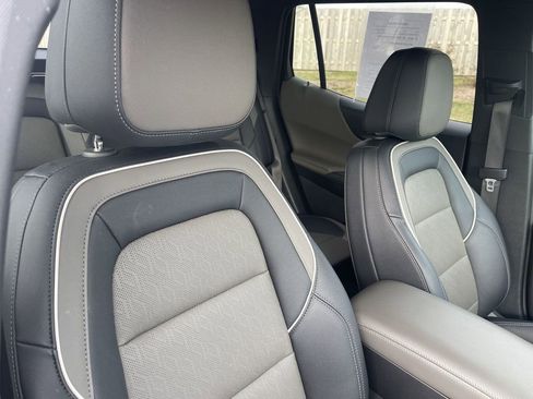 Used 2025 Chevrolet Equinox LT w/ Convenience Package II image 39