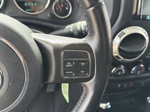 Used 2018 Jeep Wrangler Unlimited Sahara AWD/4WD image 17
