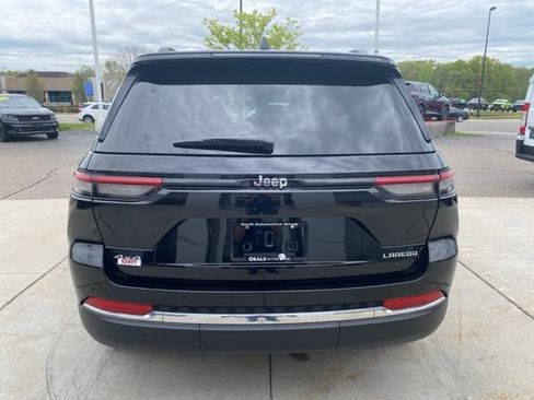 Used 2024 Jeep Grand Cherokee Laredo X AWD/4WD image 4