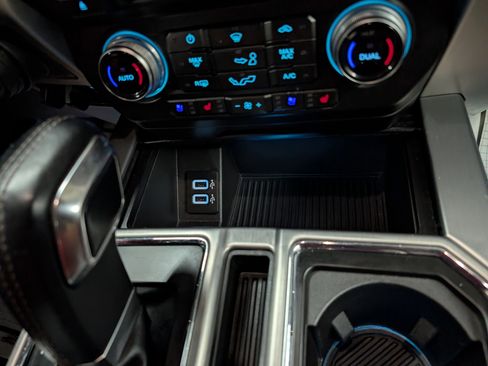 Used 2018 Ford F150 Platinum w/ Equipment Group 701A Luxury image 19