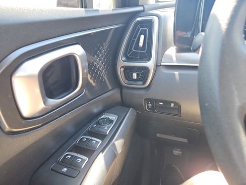 Used 2022 Kia Sorento LX FWD image 21