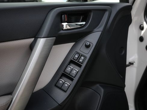 Used 2017 Subaru Forester 2.5i Limited image 16